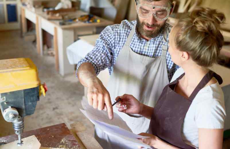 Quelles sont les mentions obligatoires sur une facture de menuisier ? Avis Logiciel